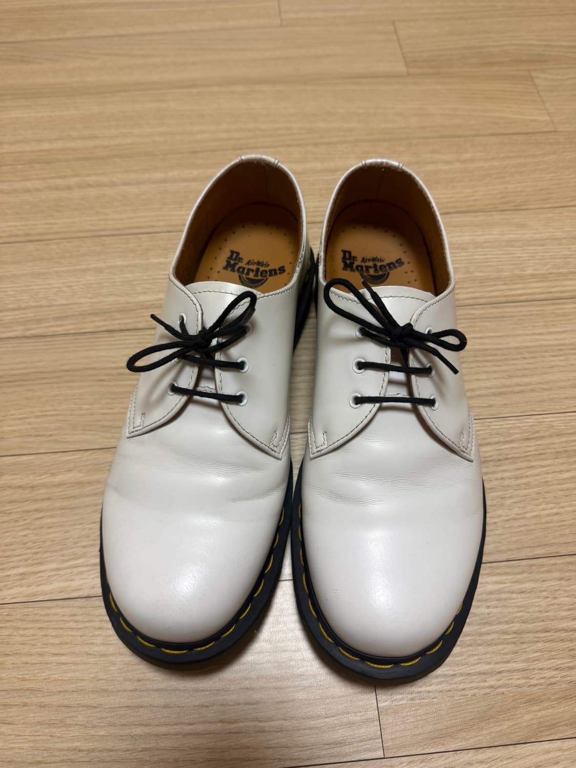 uk8,270) 129,000원 닥터마틴 1461 스무스 화이트 3홀  상품이미지1