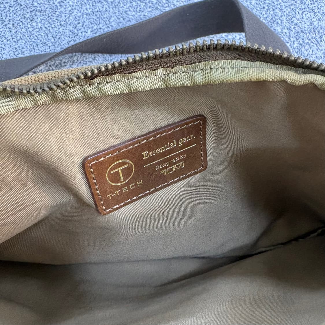 투미 캔버스 크로스백 메신저백 0409J 상품이미지6