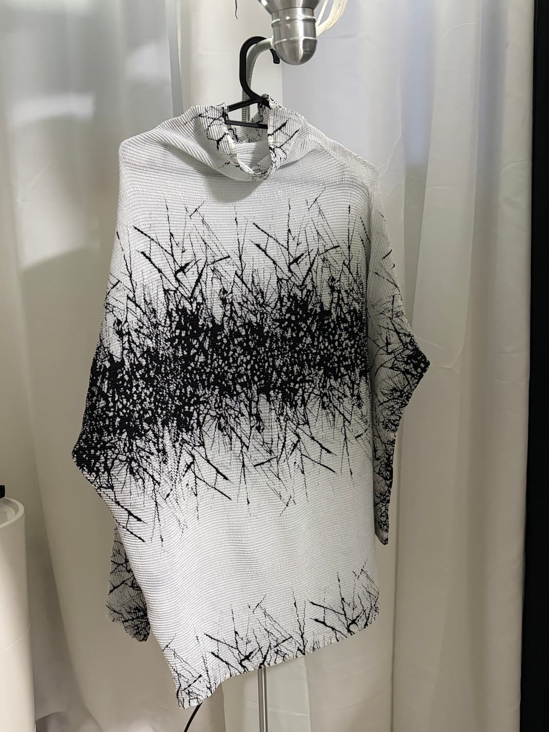 이세이미야케 무드 긴팔 티셔츠 상품이미지1