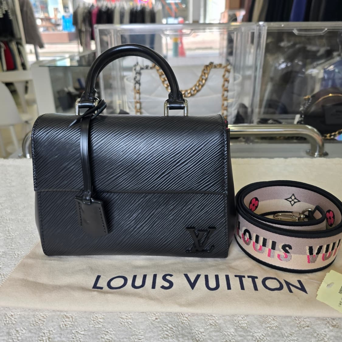 [중고/정품] 루이비통 클루니 미니 에피 블랙 토트백 상품이미지1