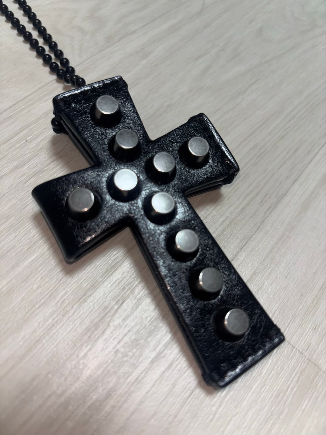 스컬프터 크로스 스터드 스트랩 월렛 블랙 상품이미지2