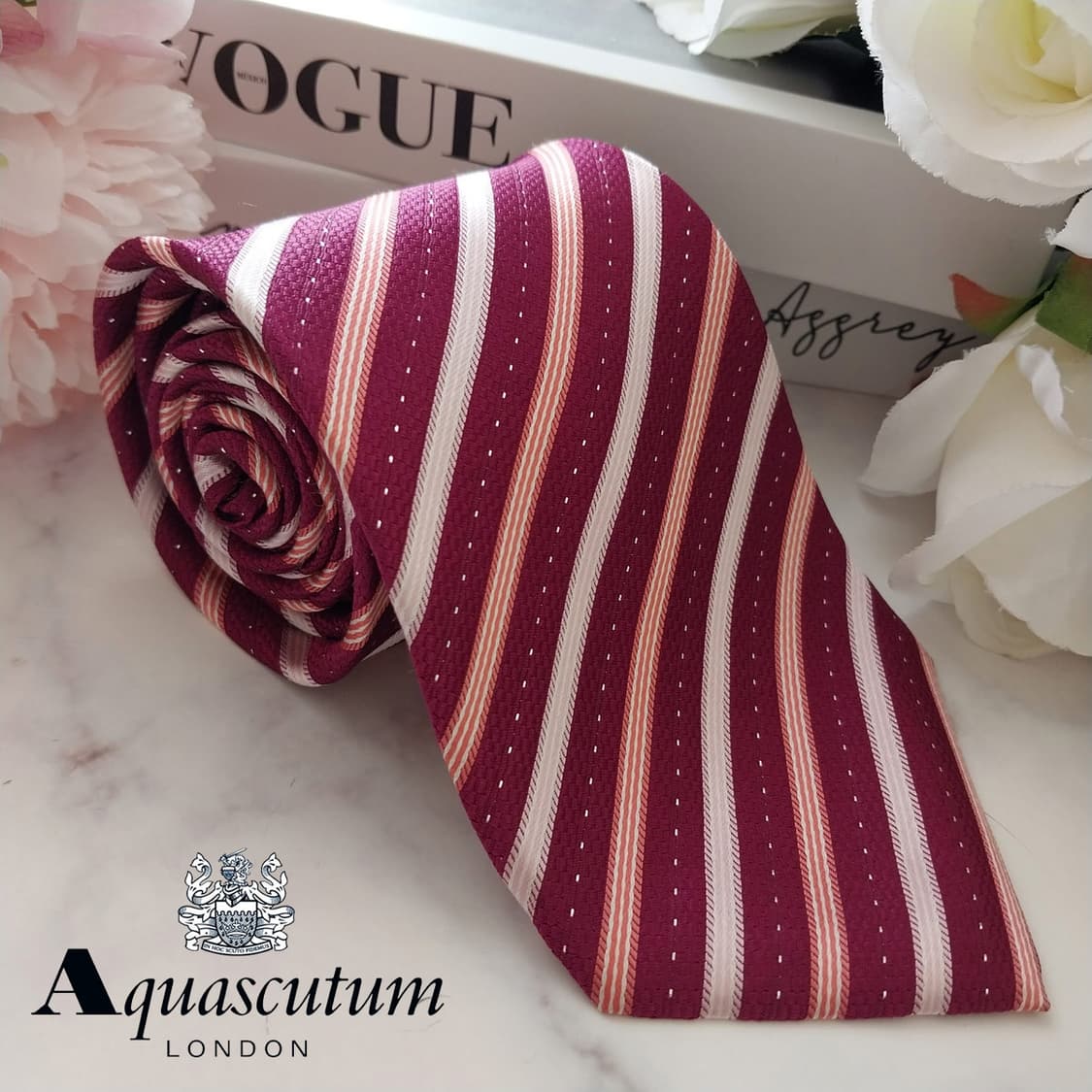 아쿠아스큐텀 실크 버건디 스트라이프 넥타이 9cm A+등급 K1127
 상품이미지1