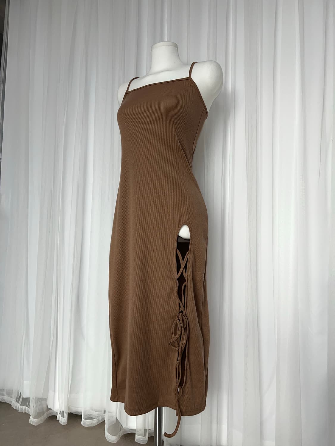 [새상품 반값판매] 브라운 골지 옆트임 매듭 롱원피스 상품이미지2