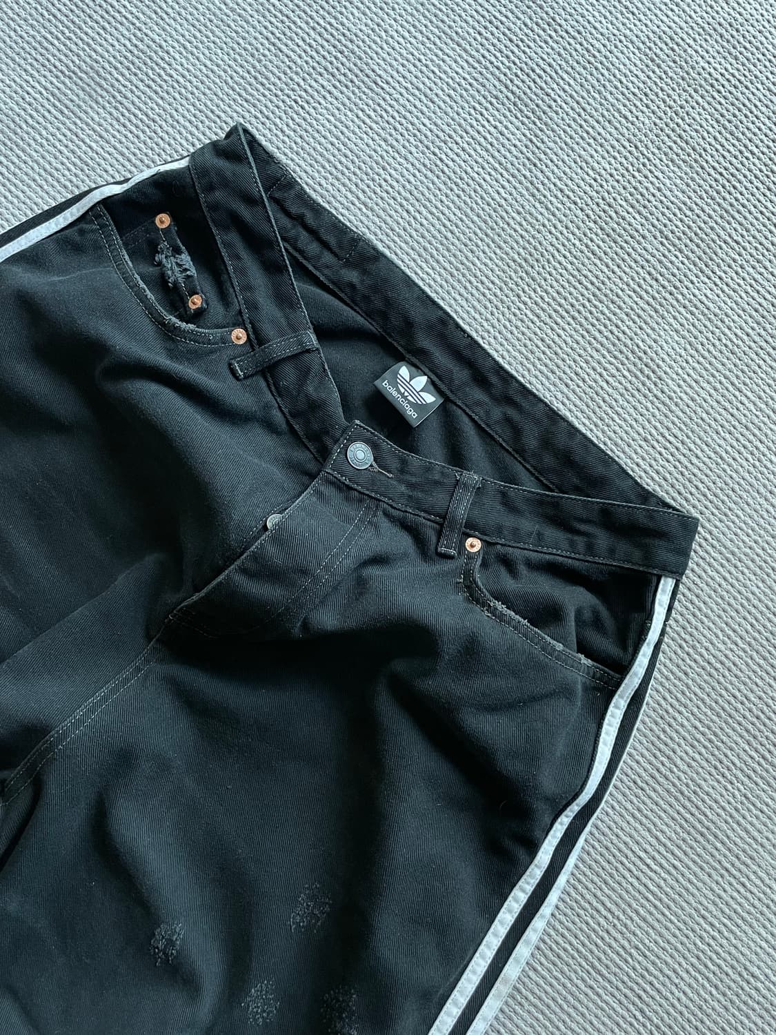 발렌시아가x아디다스 라지 베기 팬츠 블랙 상품이미지3