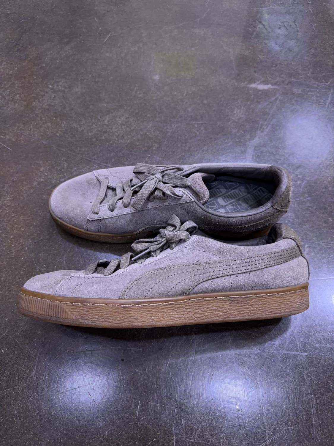 푸마 스웨이드 클래식 그레이 검 스니커즈 275 상품이미지6