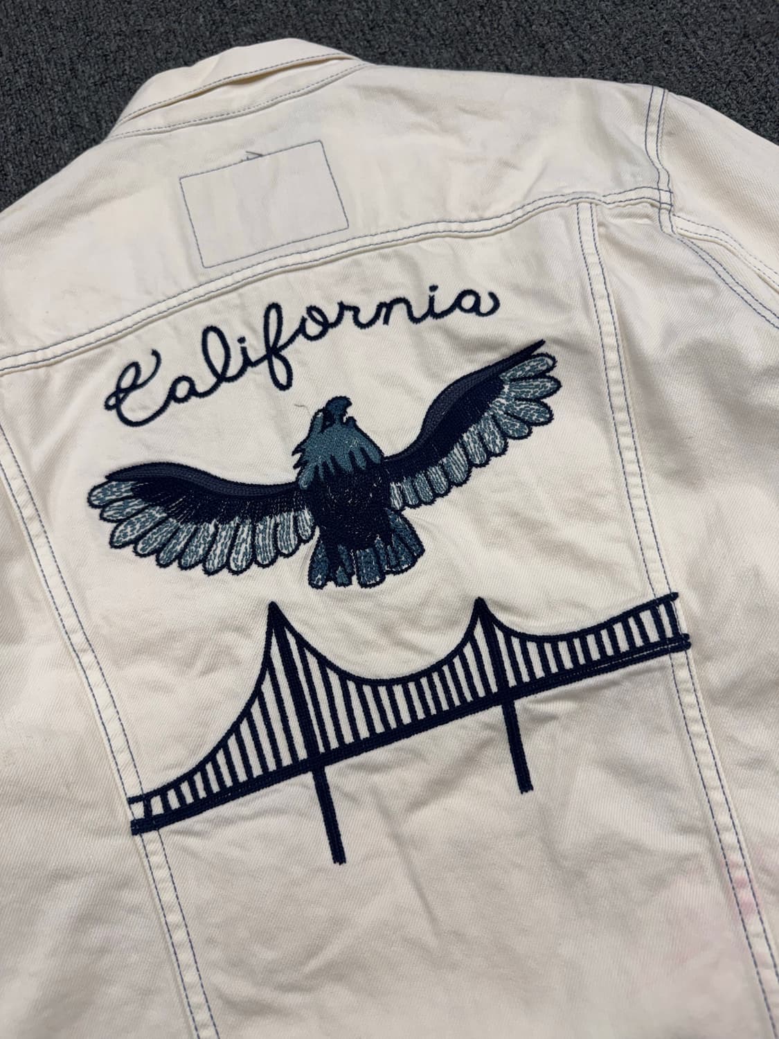 S)리바이스 빈티지 등판 독수리 자수 화이트 트러커 자켓 상품이미지4