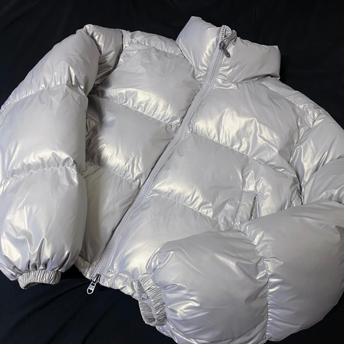 [Free] 비터셀즈 패딩 글로시 크롭 푸퍼 패딩 유광 패딩 (실버) 상품이미지2