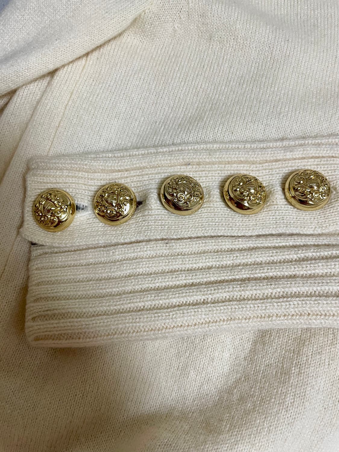 버버리 캐시미어 금장버튼 니트 XS 아이보리 정품 상품이미지4