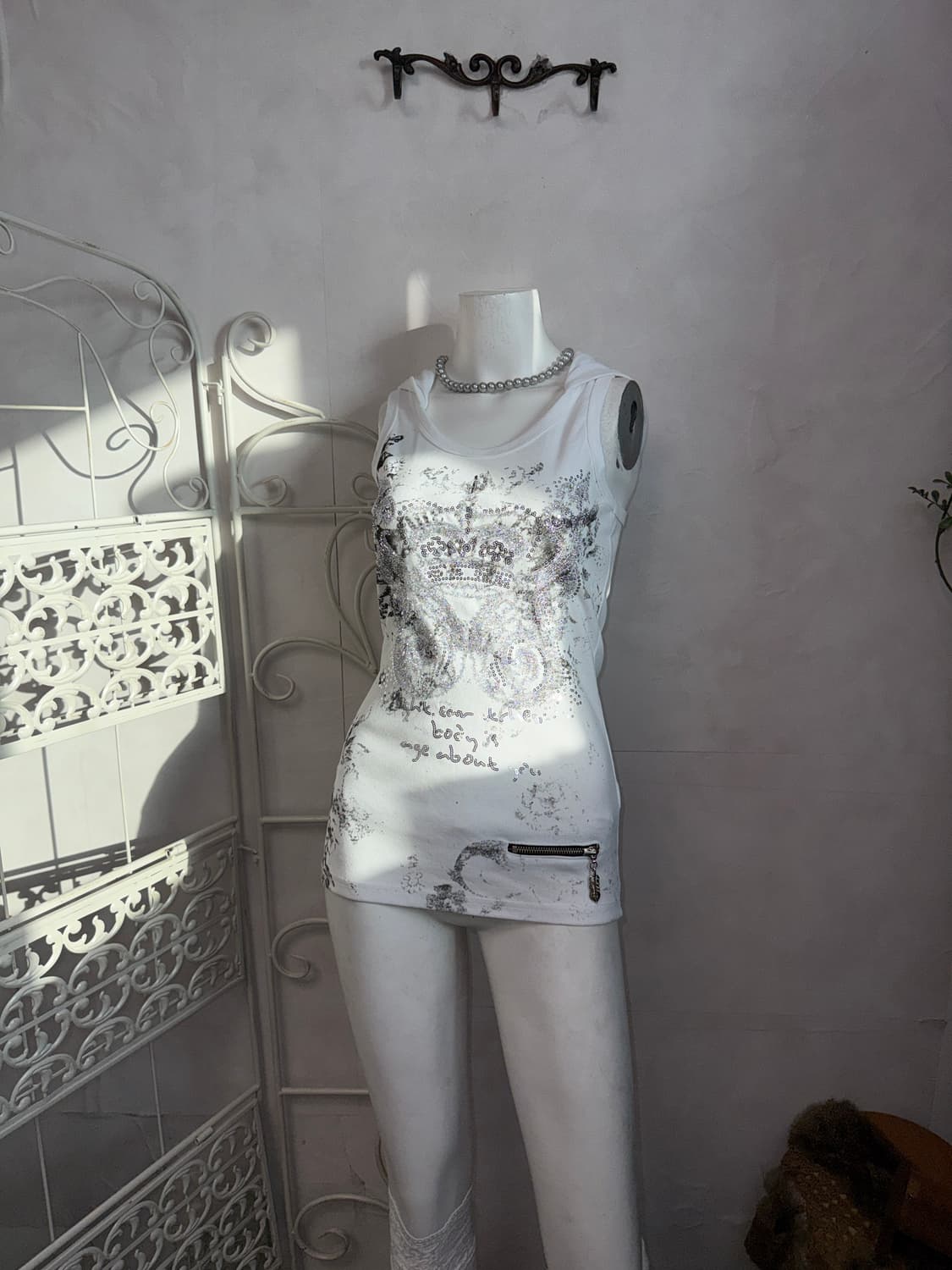 White y2k lettering graphic hood 슬리브리스 상품이미지6