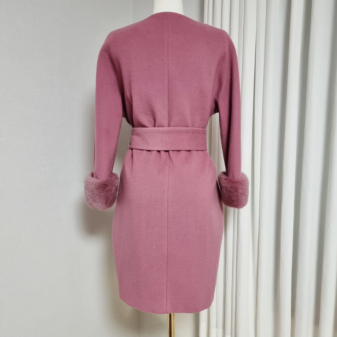 모조에스핀 울100% (캐시미어10% 혼방) 밍크소매 코트 (55) 상품이미지3