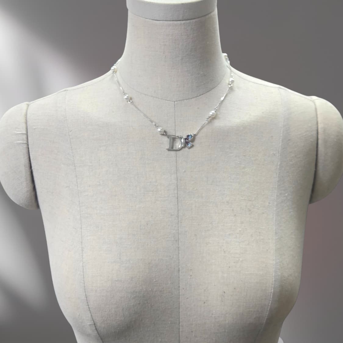 디올 D이니셜 나비 진주 체인 목걸이 상품이미지4