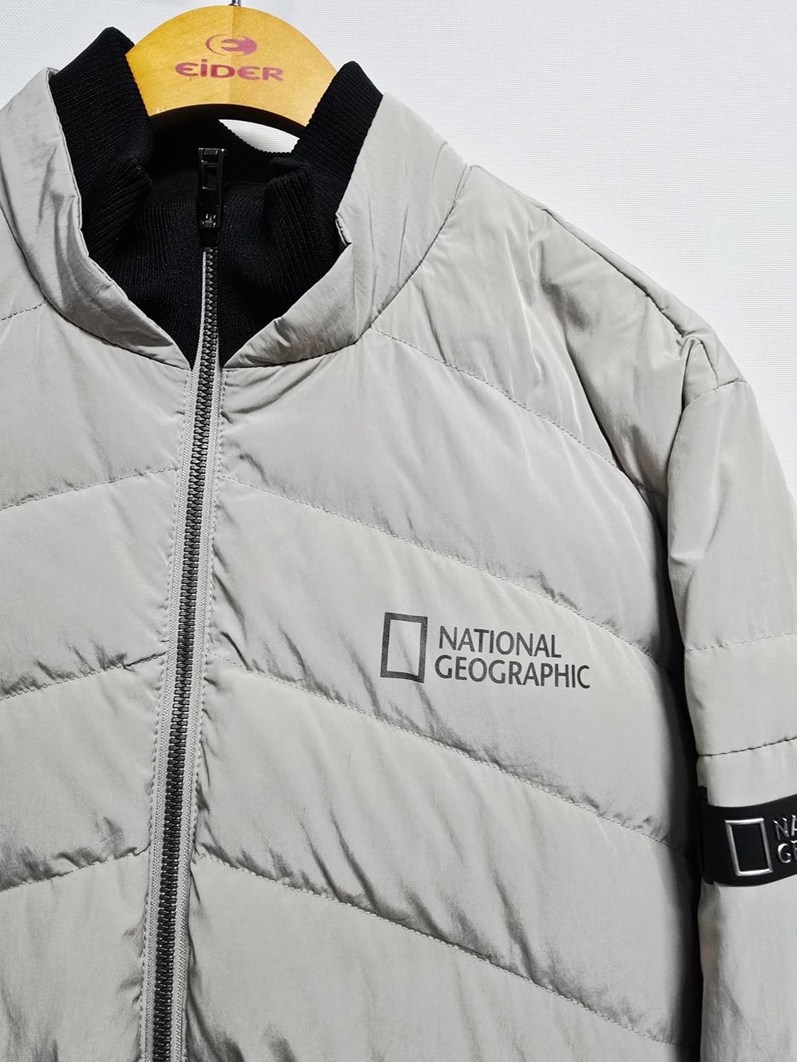 내셔널지오그래픽 패딩 점퍼 라이트베이지 상품이미지2