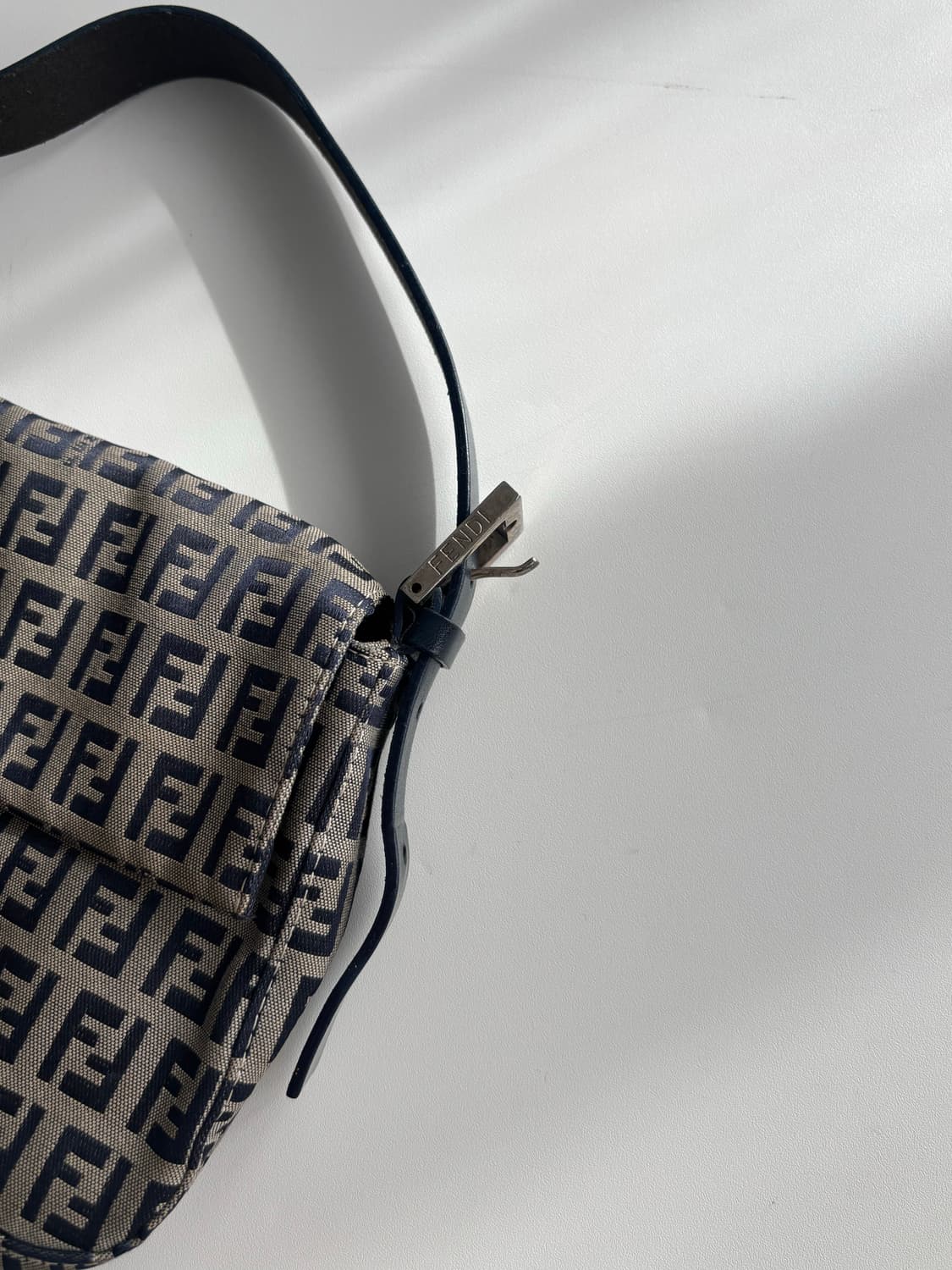 Fendi 펜디 주카패턴 바게트 백 상품이미지4