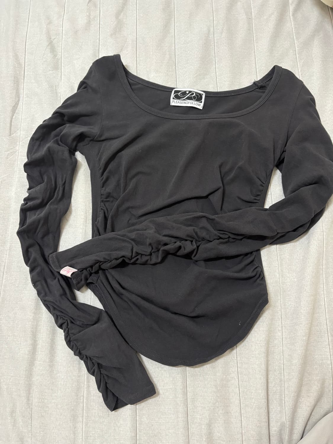 Pleasenofollow momo shirring top 딥챠콜 상품이미지1