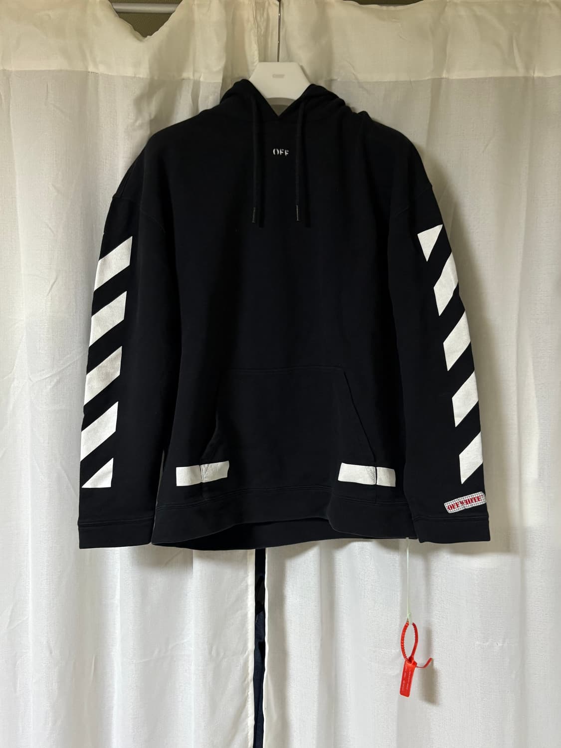 오프화이트 후드티 상품이미지1