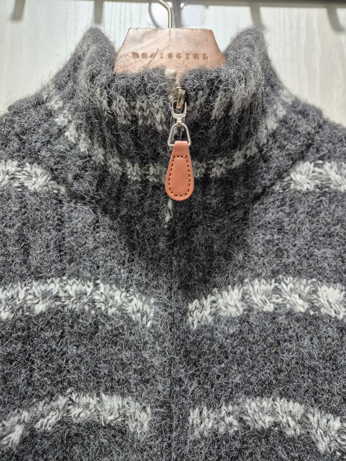 모헤어 스트라이프 하이넥 니트 상품이미지2