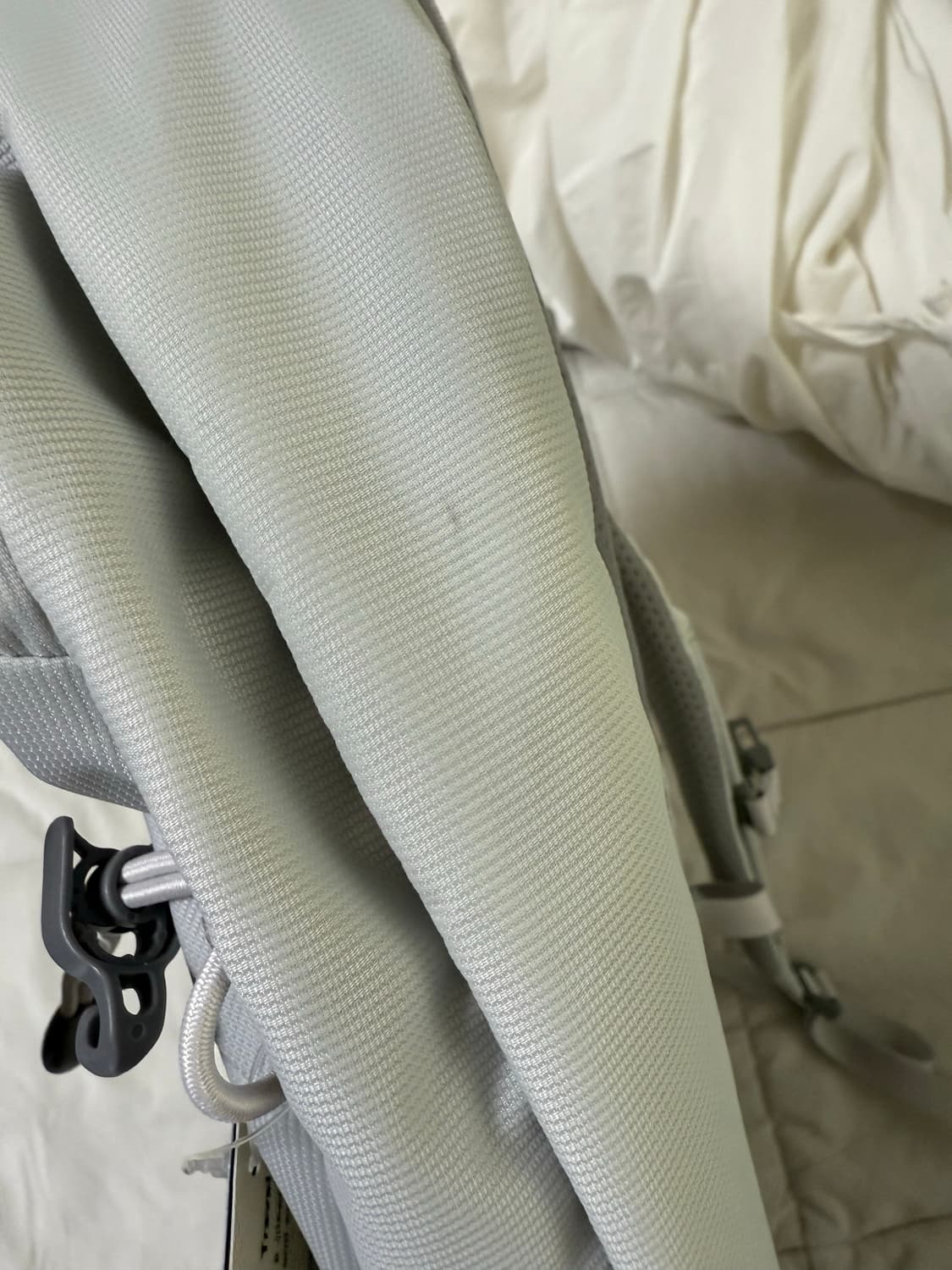 몽벨 트레블 트래블데이팩 백팩 가방 20L 라이트 그레이 상품이미지4