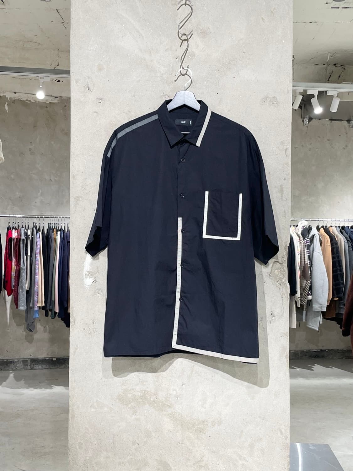 하레 블랙 패널 코튼 하프 셔츠 상품이미지1