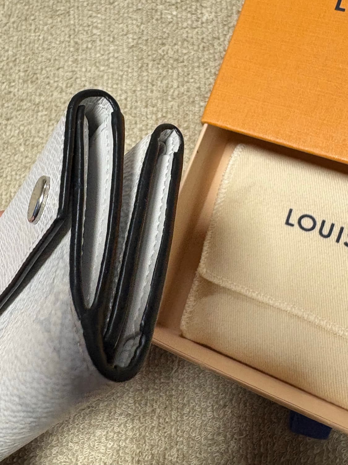 루이비통 안타르티카 트라이 폴드 지갑 상품이미지5