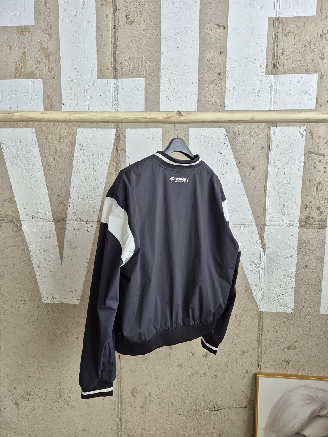 2024)디스커버리 블랙/화이트 봄버 자켓 상품이미지5