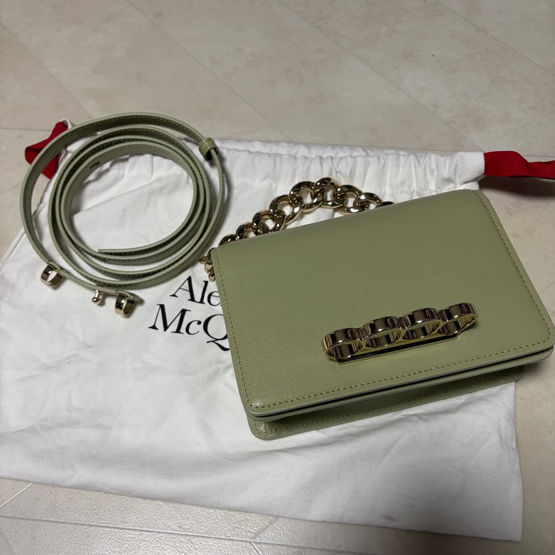 [새상품]알렉산더맥퀸 미니 포어링 백 그린 상품이미지1