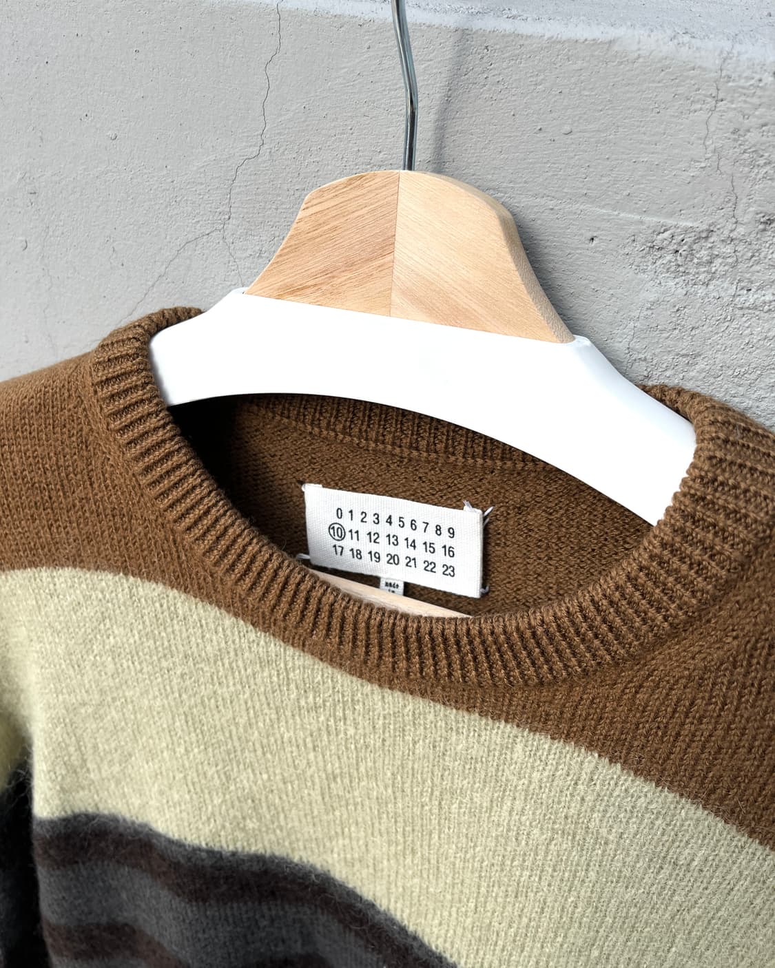 마르지엘라 스트라이프 언발란스 니트 상품이미지2