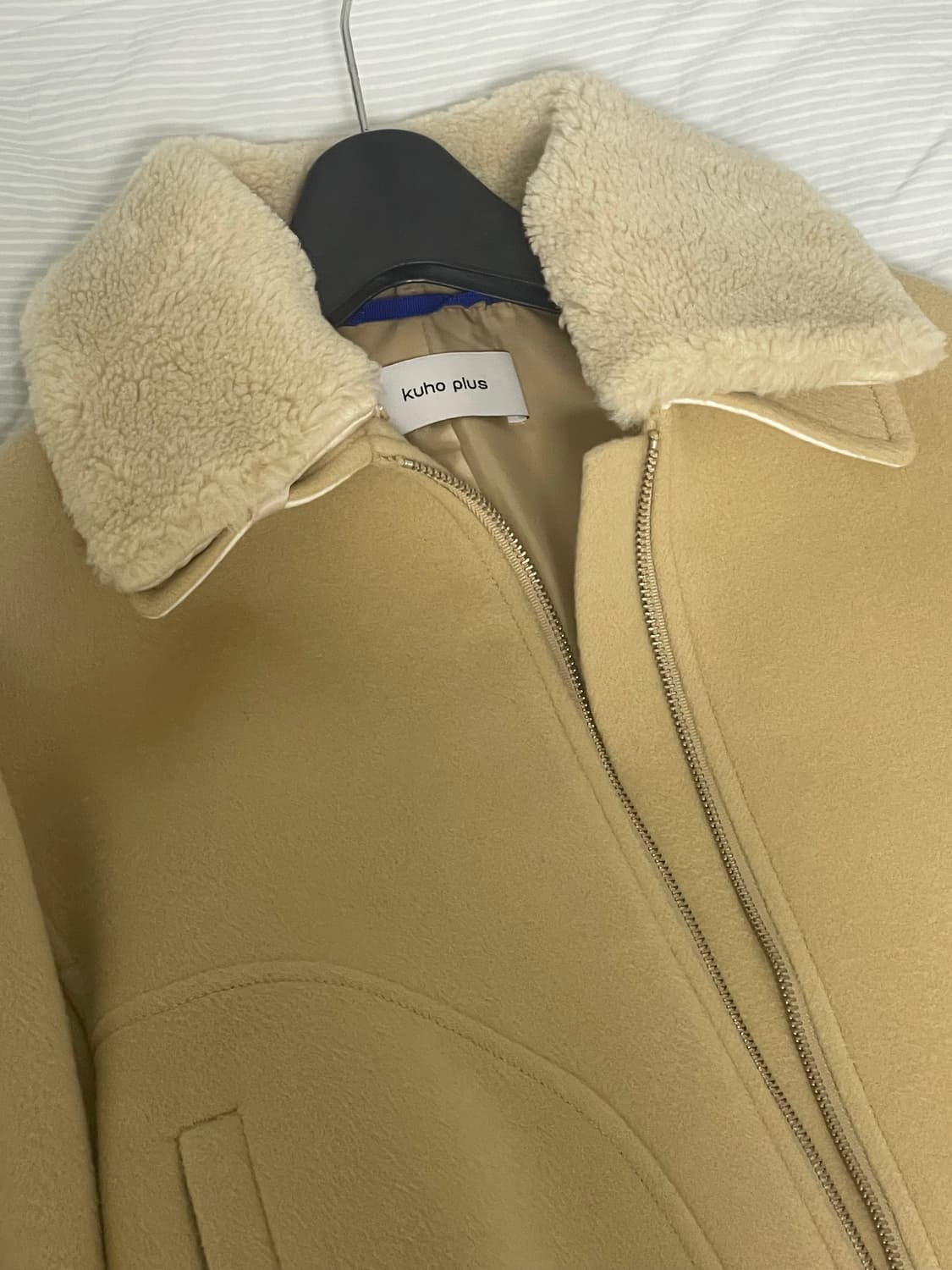 구호플러스 디태처블 칼라 카멜 숏 코트 상품이미지7