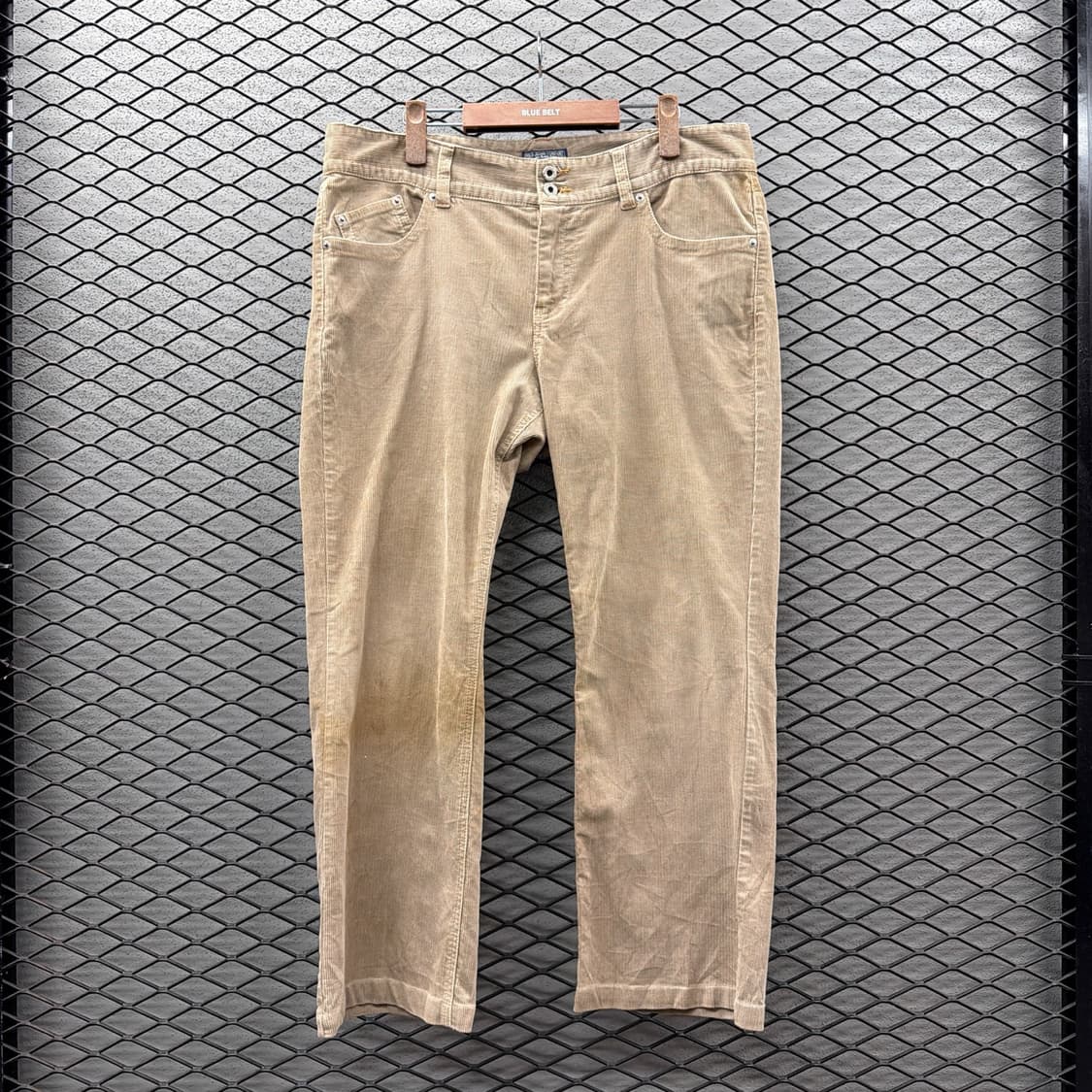 폴로진스 라이트 코듀로이 팬츠 메탈버튼 백포켓 디테일 샌드 상품이미지2