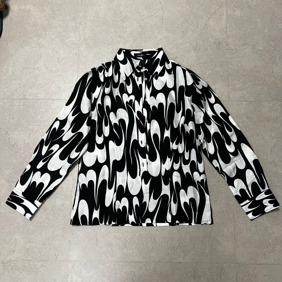 블랙앤화이트 패턴 셔츠 상품이미지4