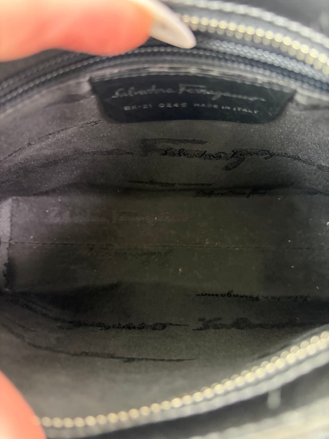 살바토레 페라가모 페이던트 레더 숄더백 상품이미지8