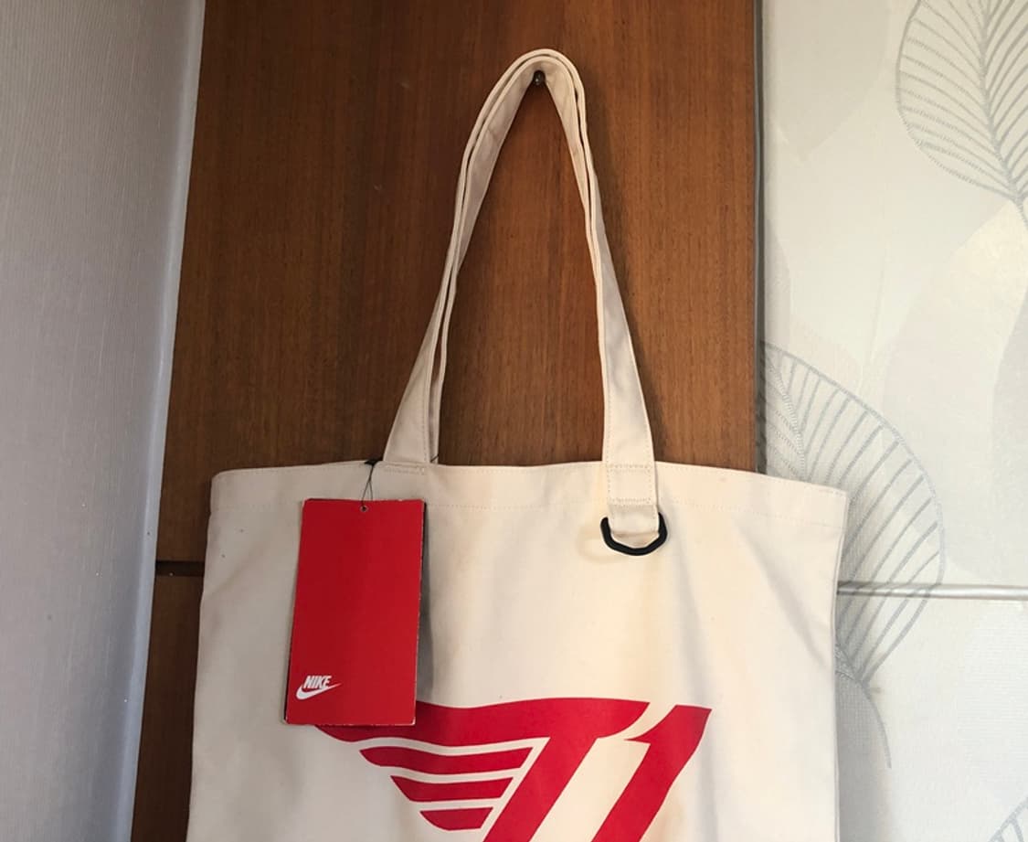 나이키X티원(T1) 콜라보컬렉션 헤리티지 토트백 상품이미지2