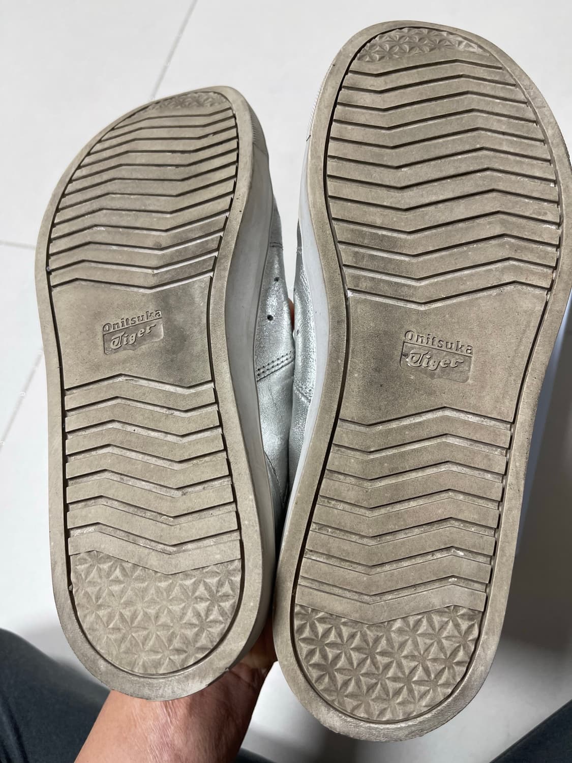 오니츠카 타이거 론쉽 2.0 실버 270 상품이미지9