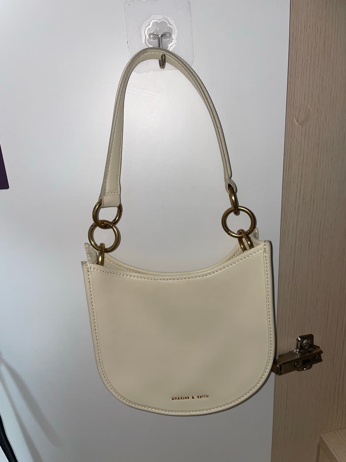 찰스앤키스 화이트 숄더백 상품이미지1