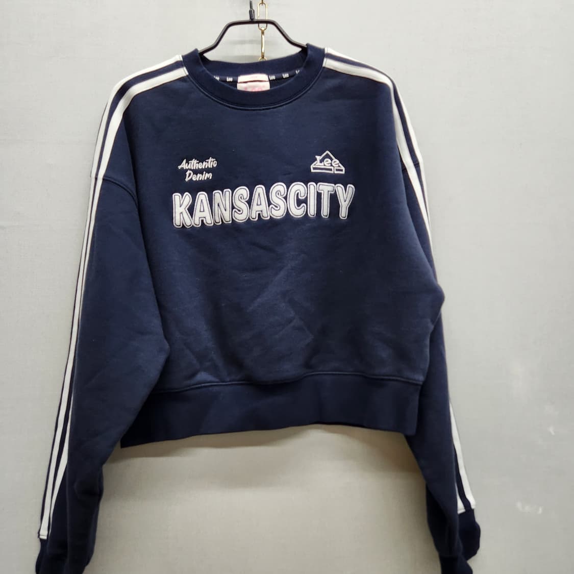 Lee 캔자스시트 사이드라인 크롭 맨투맨 S(L) 상품이미지1