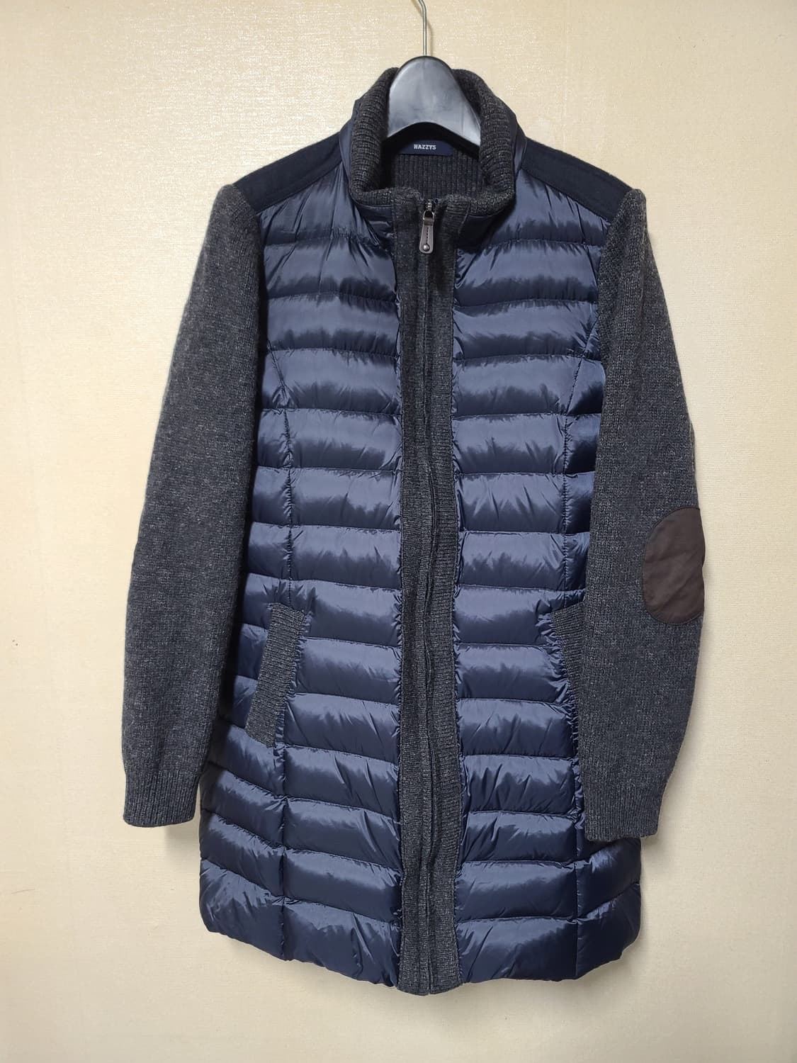 헤지스 니트배색 경량 하프 구스다운 상품이미지1