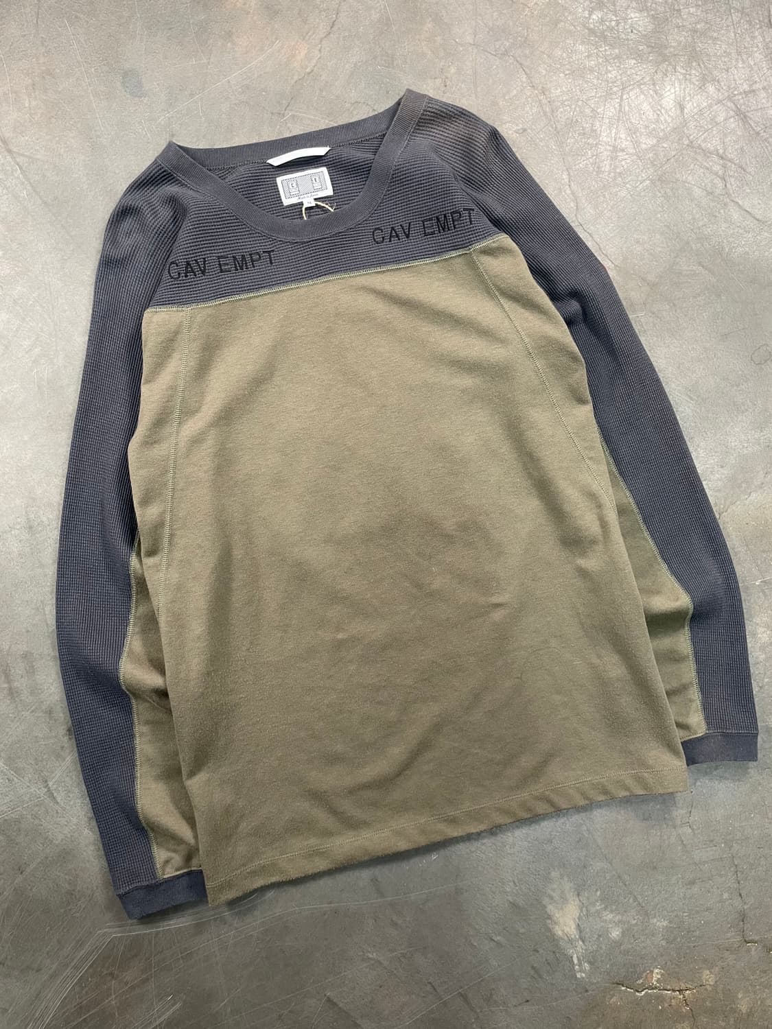 카브엠트 투톤 픽셀 그래픽 와플 롱 슬리브 상품이미지6