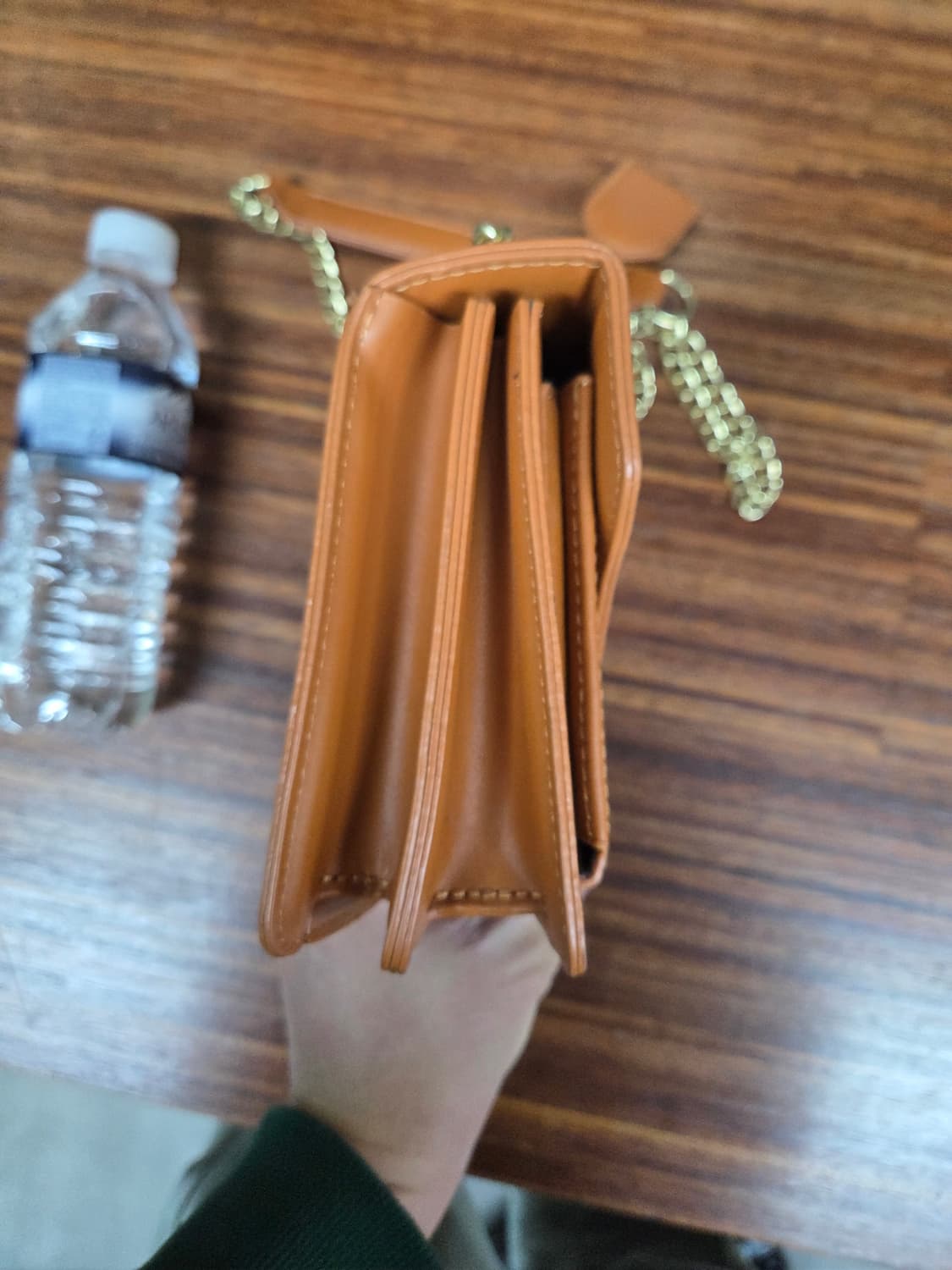 게스 가죽 체인 크로스백  상품이미지2