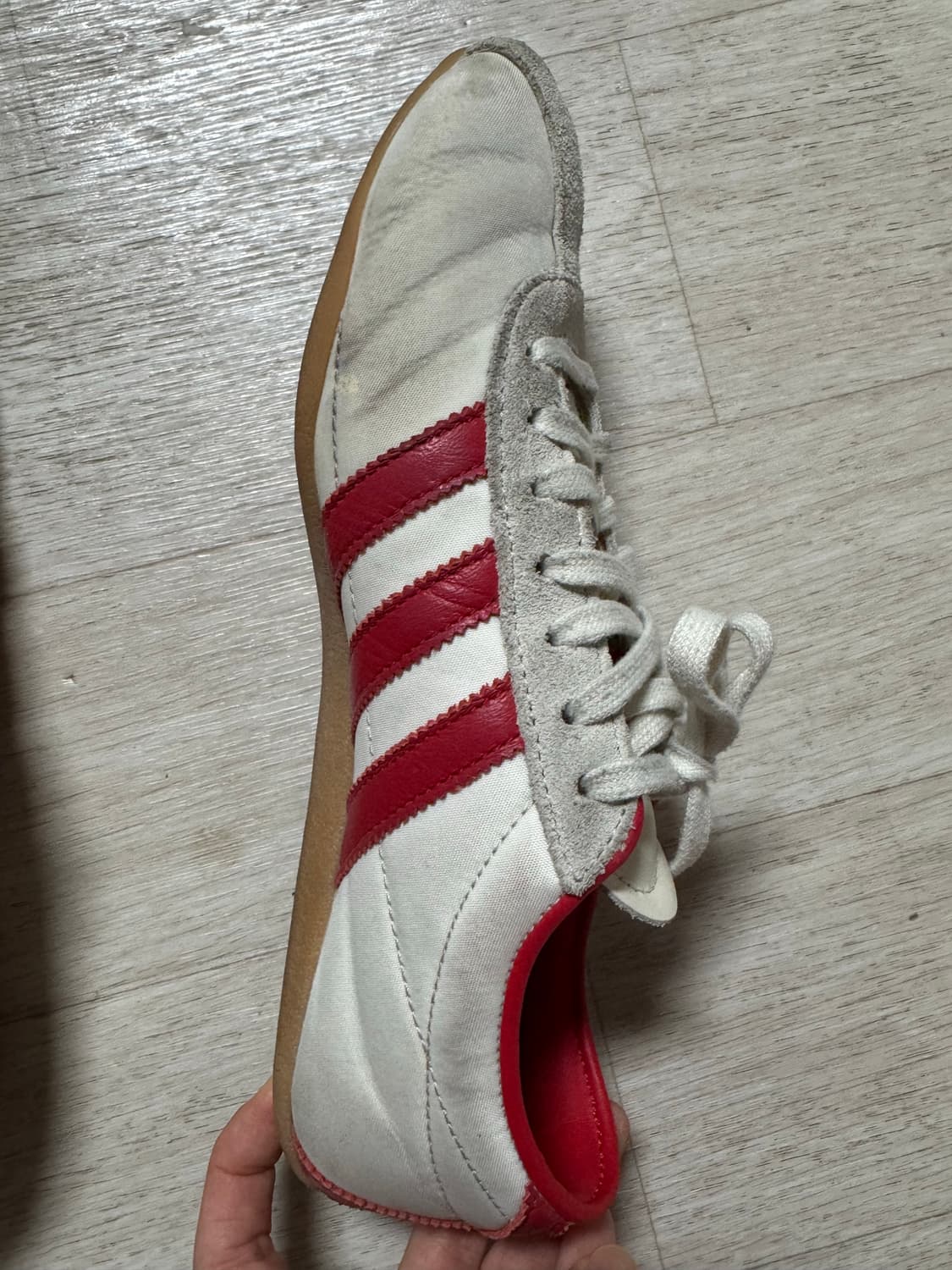 [제니 착용] 아디다스 도쿄 오프 화이트 베러 스칼렛 240 상품이미지5