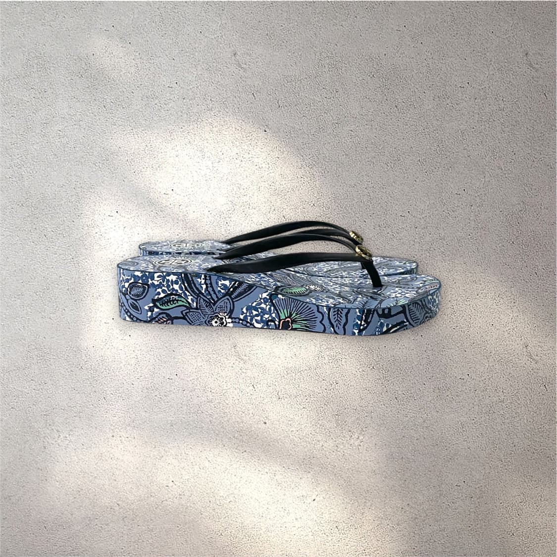 토리버치 플라워 패턴 웨지 플립플랍 샌들 블루 (No.544) 상품이미지5