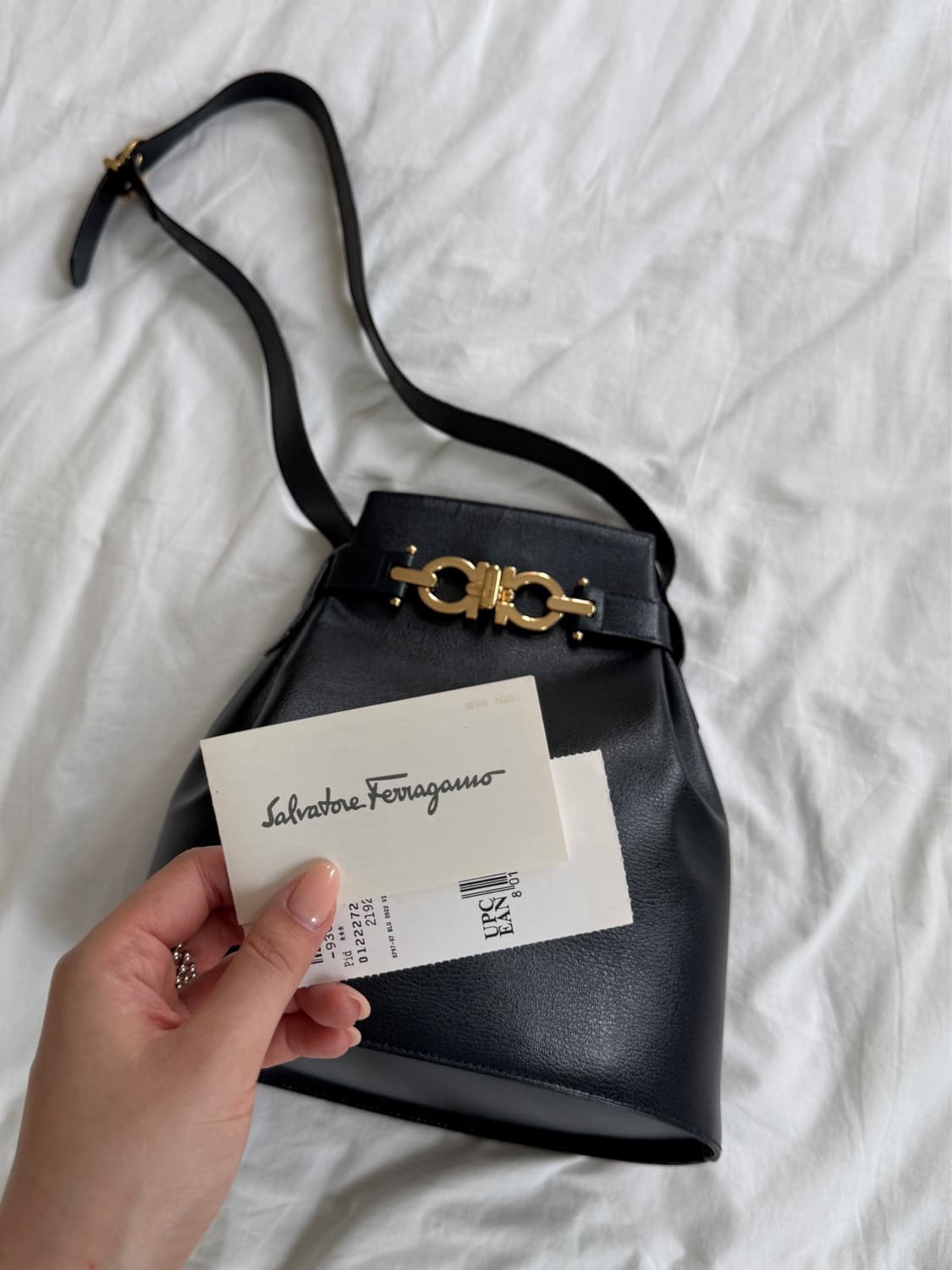 [Ferragamo] Leather bucket shoulder bag 상품이미지3