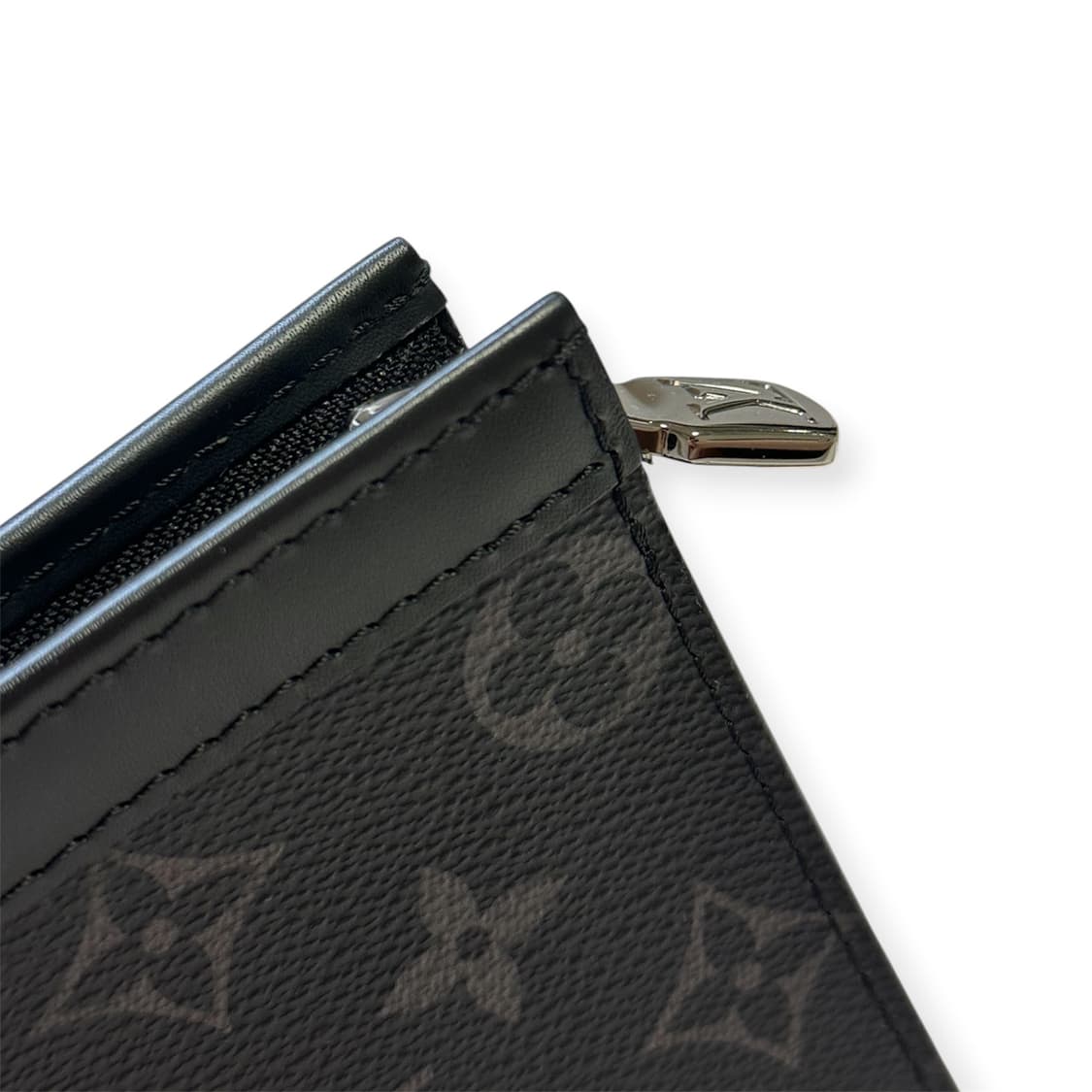 루이비통 포쉐트 보야주 MM 모노그램 이클립스 상품이미지4