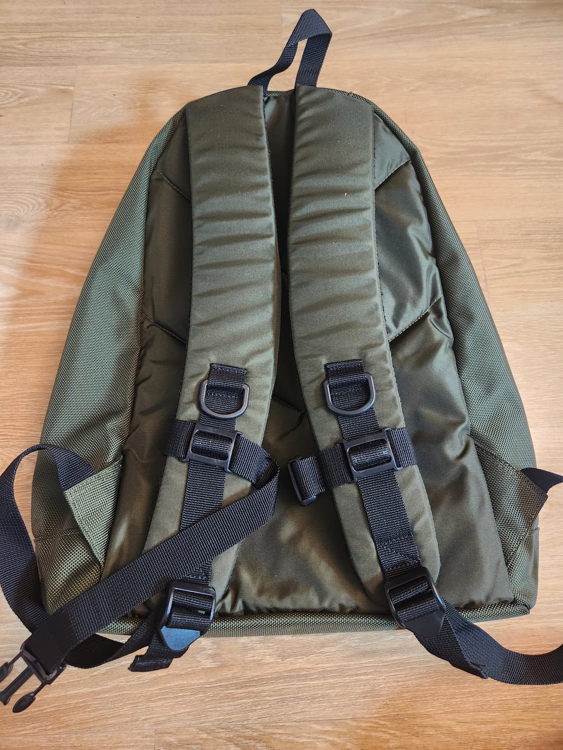 마지언타이틀 백팩 카키 판매합니다 상품이미지2