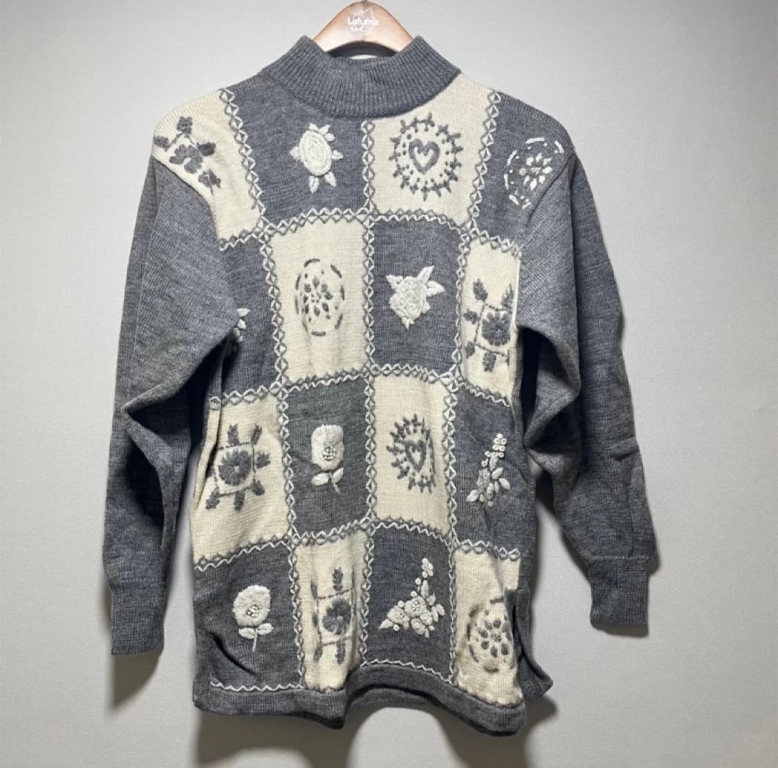 그레이 플라워 니트 상품이미지1