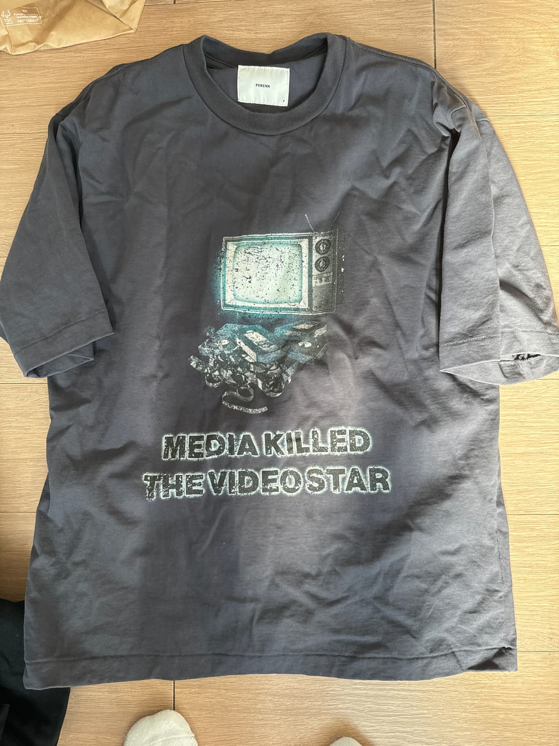 PERENN 차콜 네이비 반팔티 상품이미지1