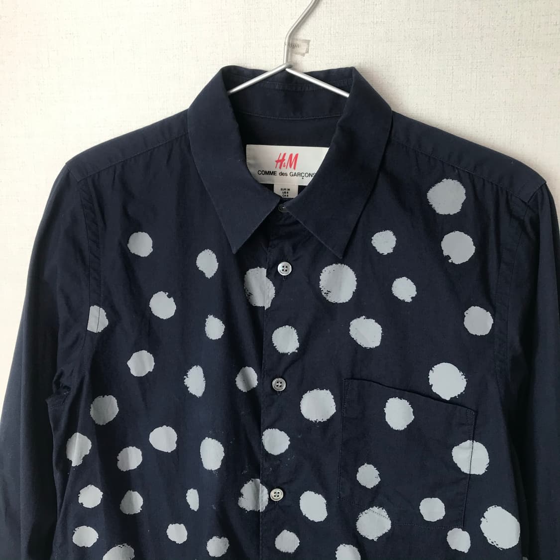꼼데가르송 X H&M 도트 네이비 셔츠  상품이미지2