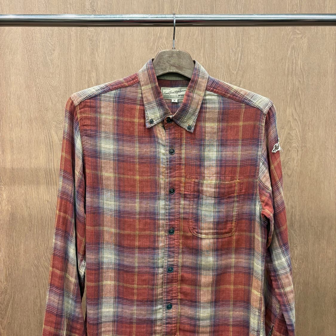 아비렉스 코튼 긴팔 셔츠 버튼 다운 카라 소매 로고 패치 디테일 레드 상품이미지4