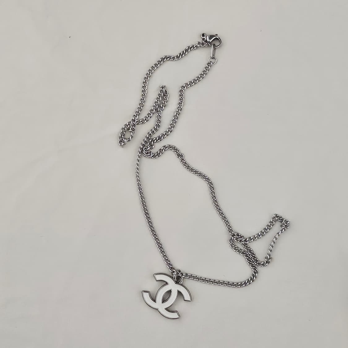 샤넬 빈티지 업사이클링 목걸이 화이트 CC로고 남자 목걸이 남여공용 상품이미지2
