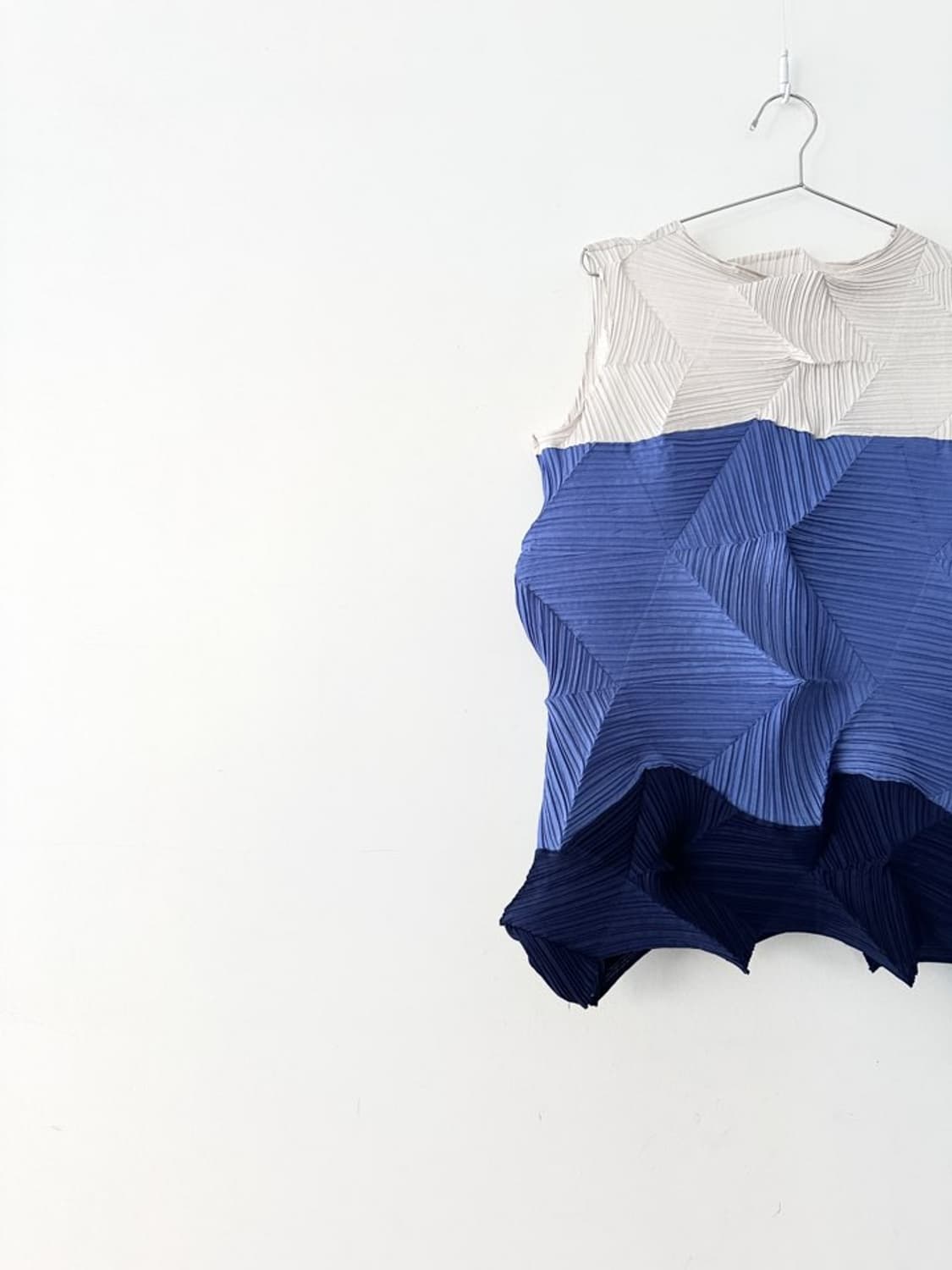 Sculptural color block pleats  상품이미지2