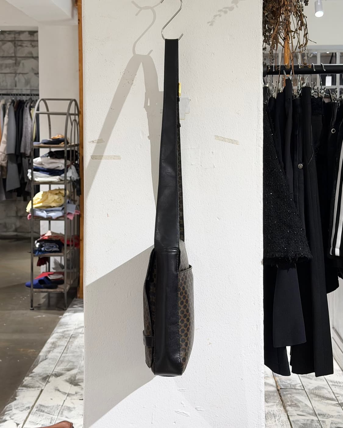 셀린느 브라운 마카담 블라종 크로스백 상품이미지5