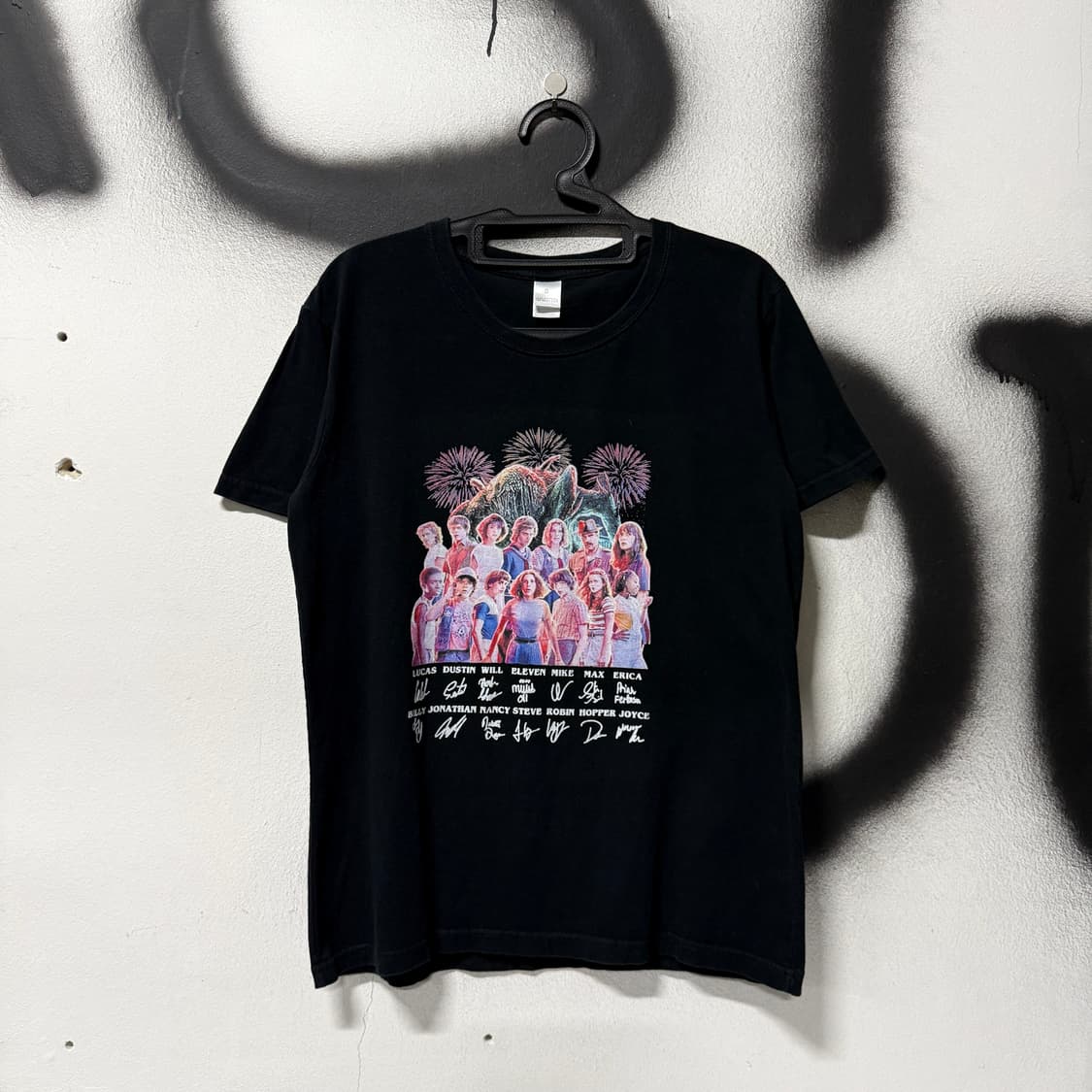 기묘한이야기 시즌3 단체 사인 굿즈 반팔 티셔츠 상품이미지1